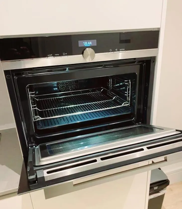 Nice Apartment Close To Ilford Station , Netflix And Wi-Fi Free 0*,
